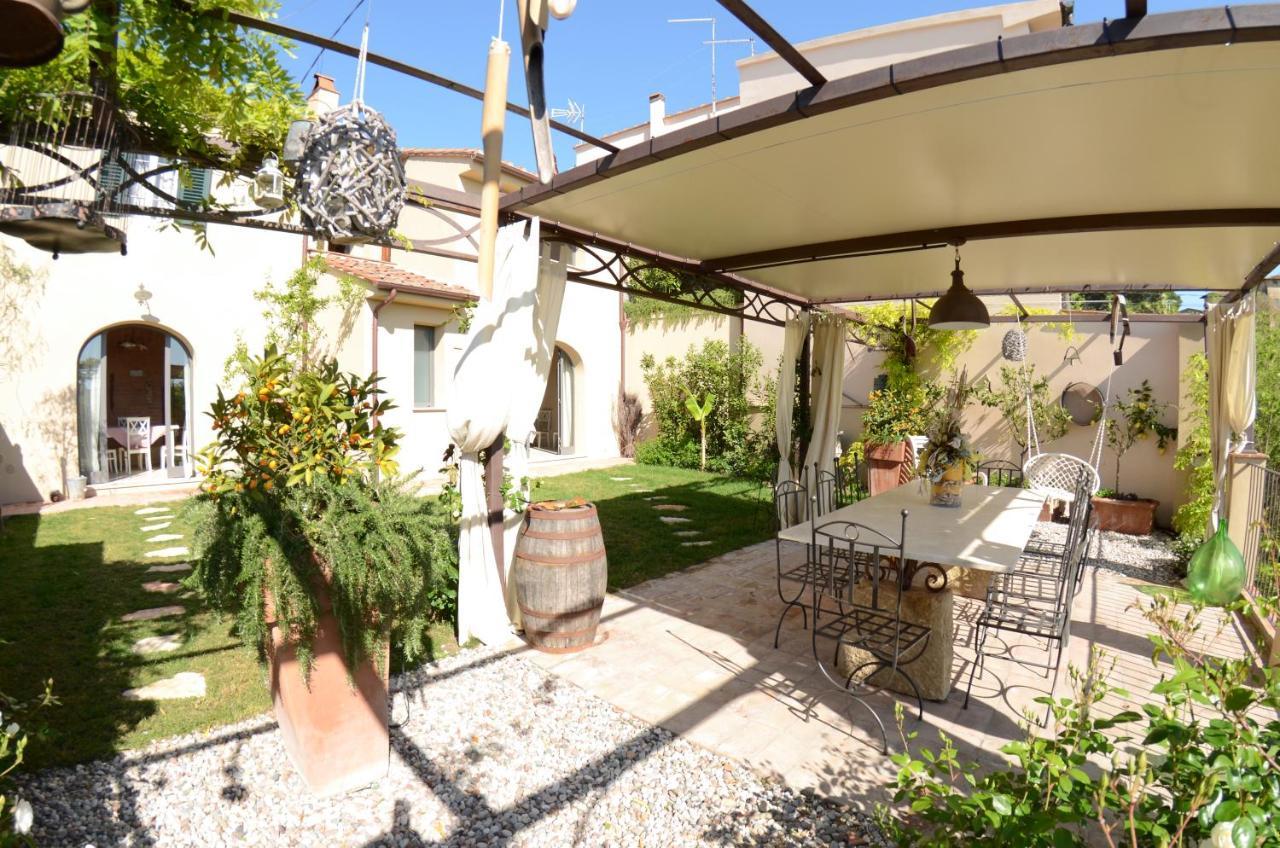 Al Colle Di Lari Villa Buitenkant foto