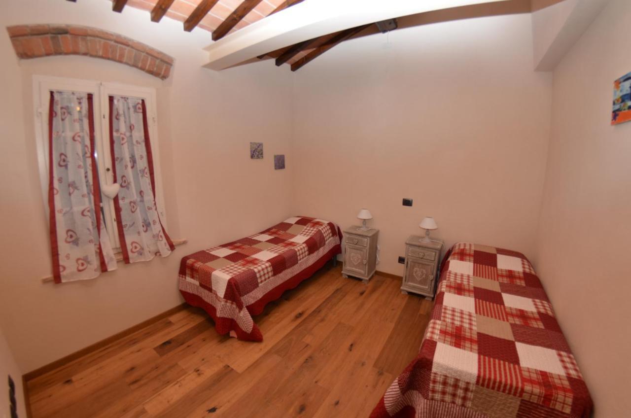 Al Colle Di Lari Villa Buitenkant foto